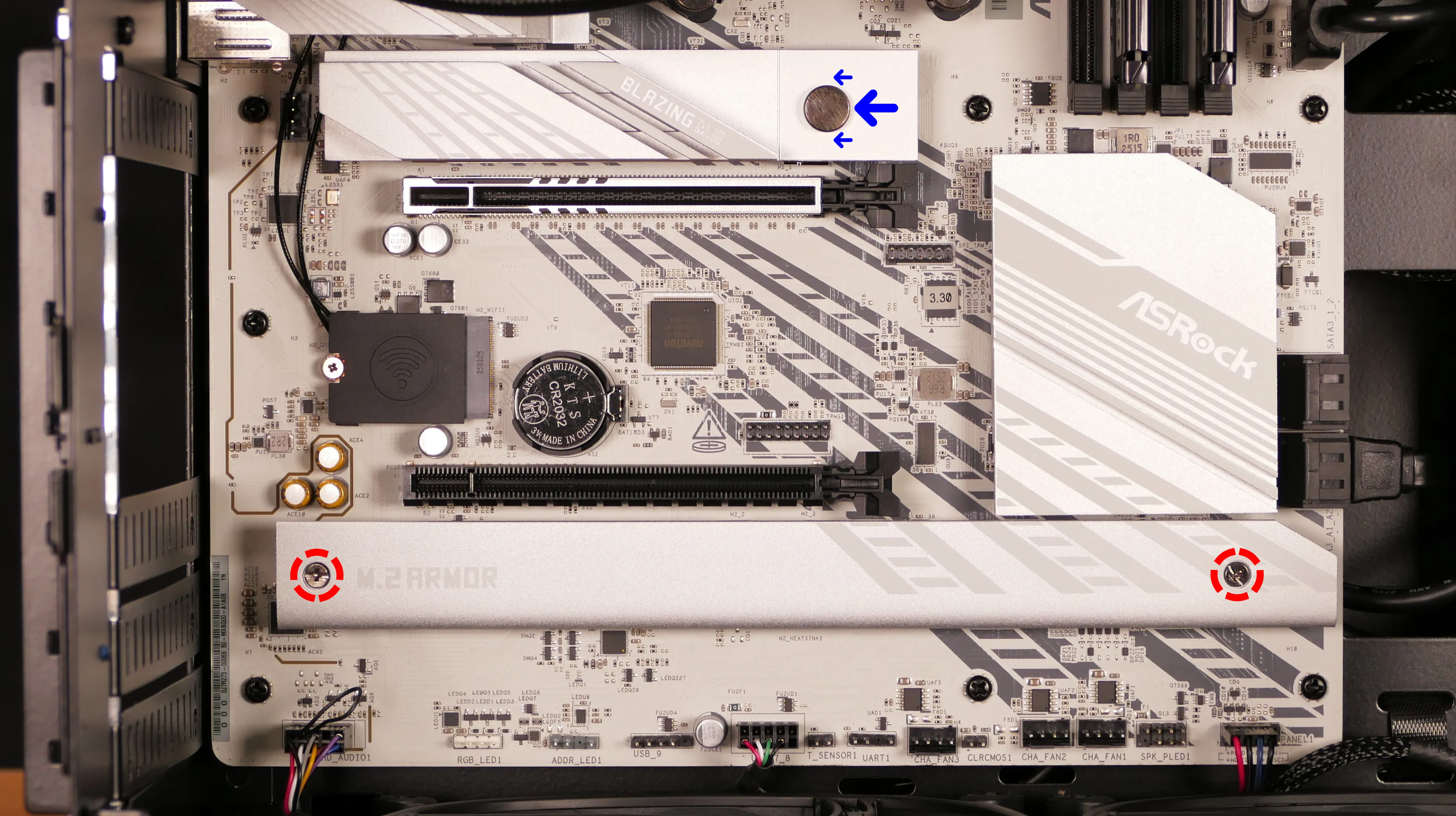 ケースへ固定されたASRock X870 Pro RS WiFiの実物写真