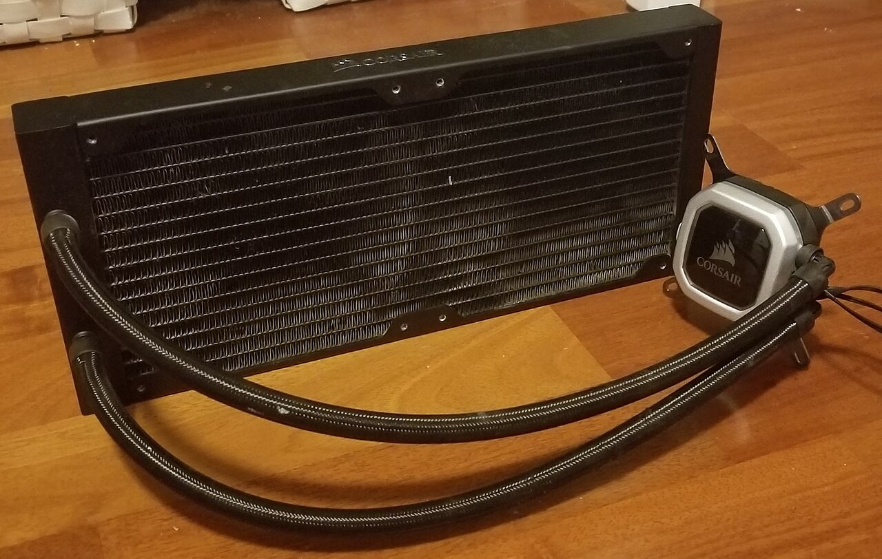 ラジエーター、チューブ、ポンプヘッドで構成されたCorsair H115i簡易水冷CPUクーラー