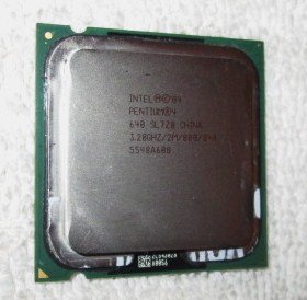 Intel ペンティアム 4 640 3.2 GHz 800 MHz 2 MB ソケット 775 CPU LYSB000Y53X5U-CMPTRACCS
