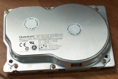Quantum TM12A012 HDD、1280AT P/N TM12A012 REV 01-B、1.2GB、(208)
